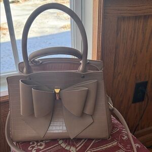 Elegant Brown Shoulder Bag with Bow Accent